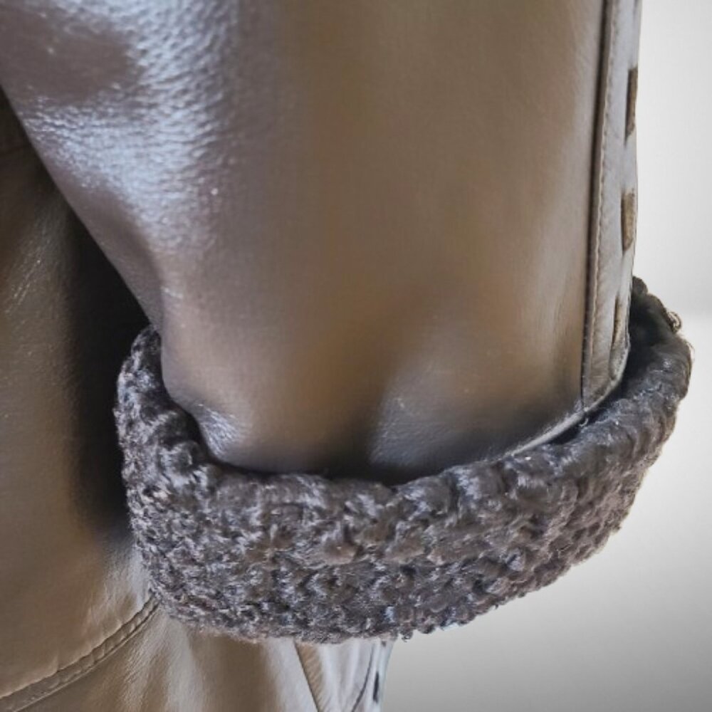 Stunning Saks Fifth Avenue Leather Coat with Fur Trim - Size 8 - Picture 7 of 12